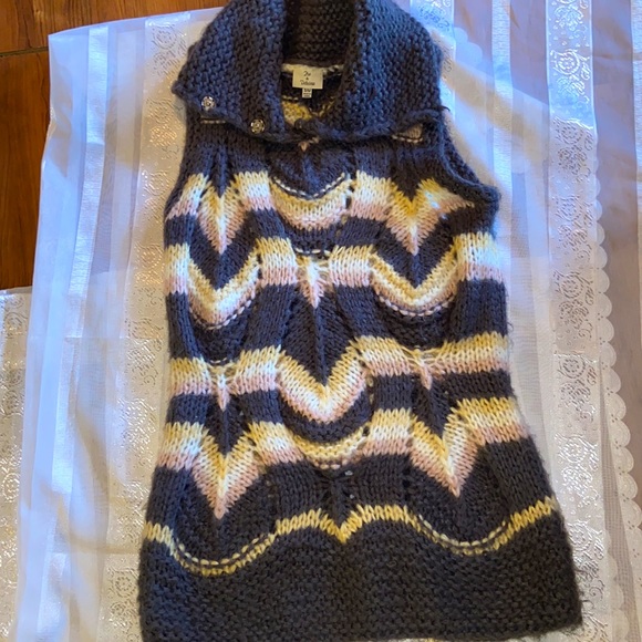 🌸🌸2Lot& Delicious Sweater 🌸 - Picture 3 of 7